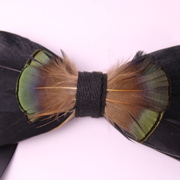 🖤 Luxury Feather Bow Tie + Lapel Pin Set (Black, Iridescent Brown) – With Box - Picture 4 of 9
